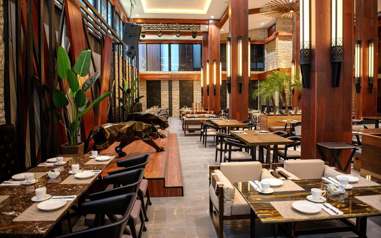 เดอะ เจมส์ ไมน์นิ่ง พูลวิลล่า พัทยา โรงแรม 5*
